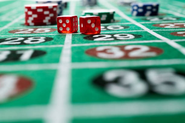 Gaple Online live table interface on km777 slot showing player seats and tile chain